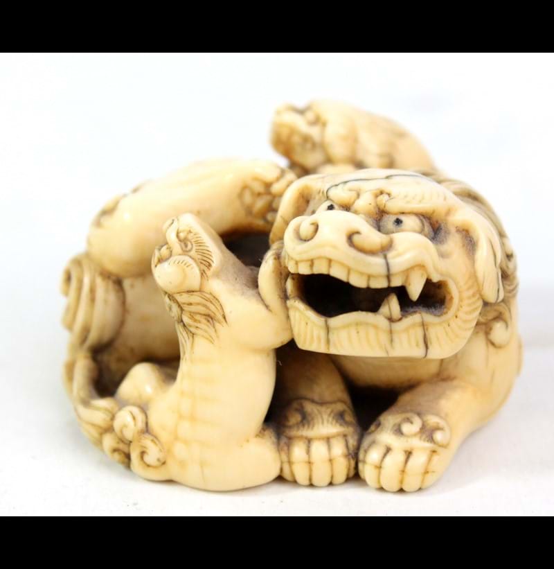 A good Japanese carved ivory netsuke.